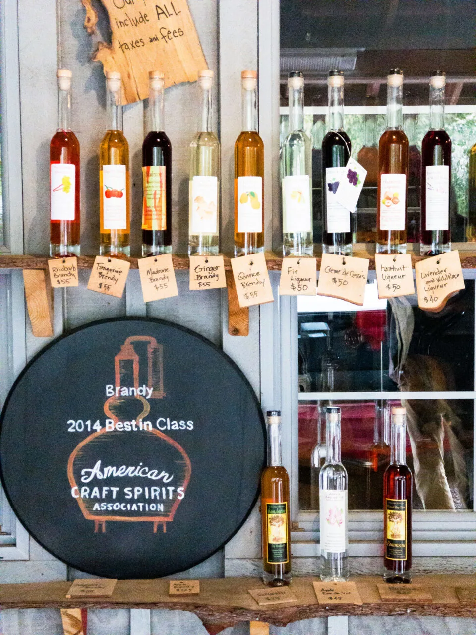 Another artisanal product are the liqueurs and gin of the San Juan Island Distillery.