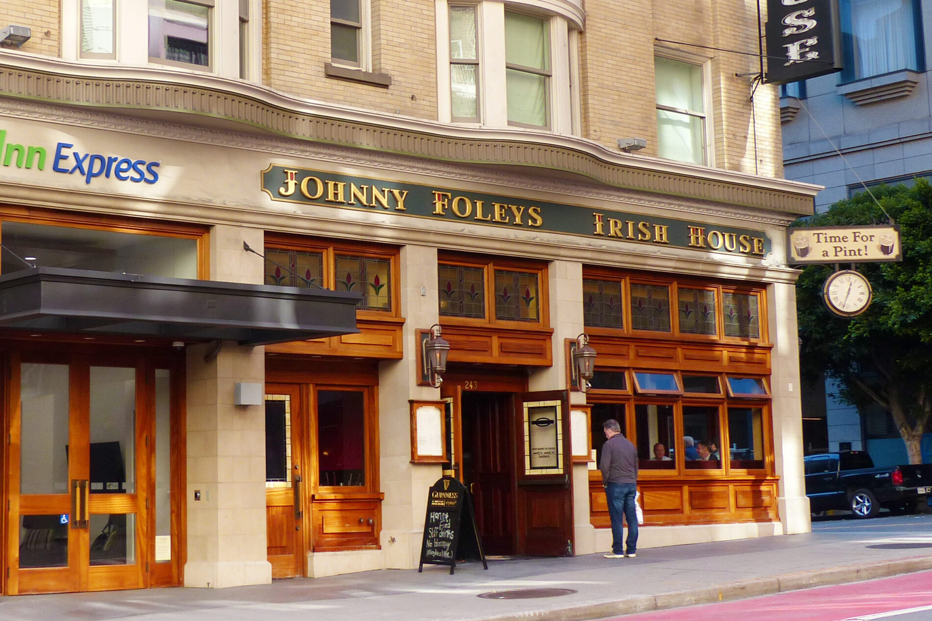 Johnny Foley’s Irish House, near Union Square, is a popular place to take a break from San Francisco sightseeing and shopping.