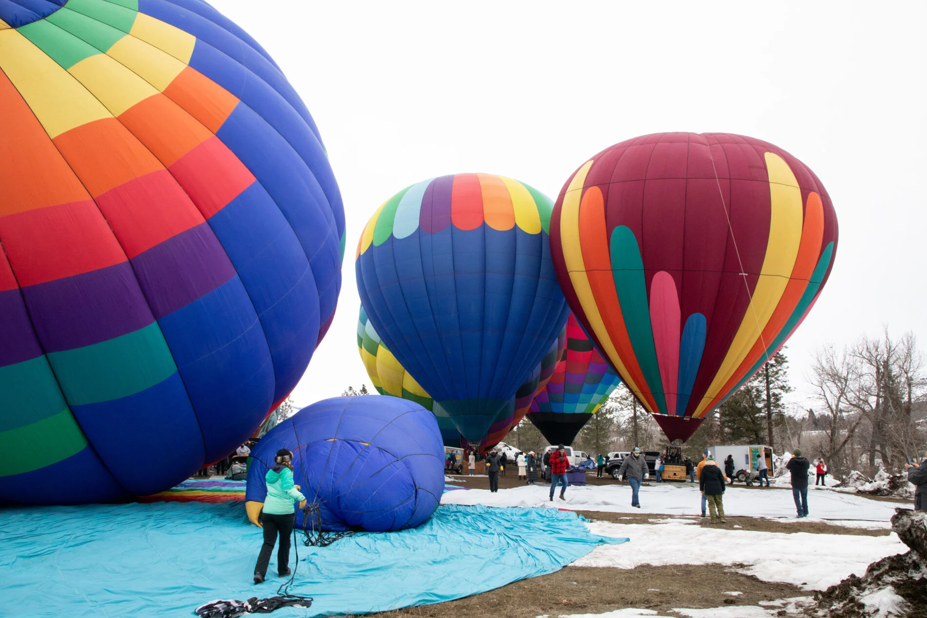 One of the best things to do in winter in Winthrop, watch the Balloon Roundup.