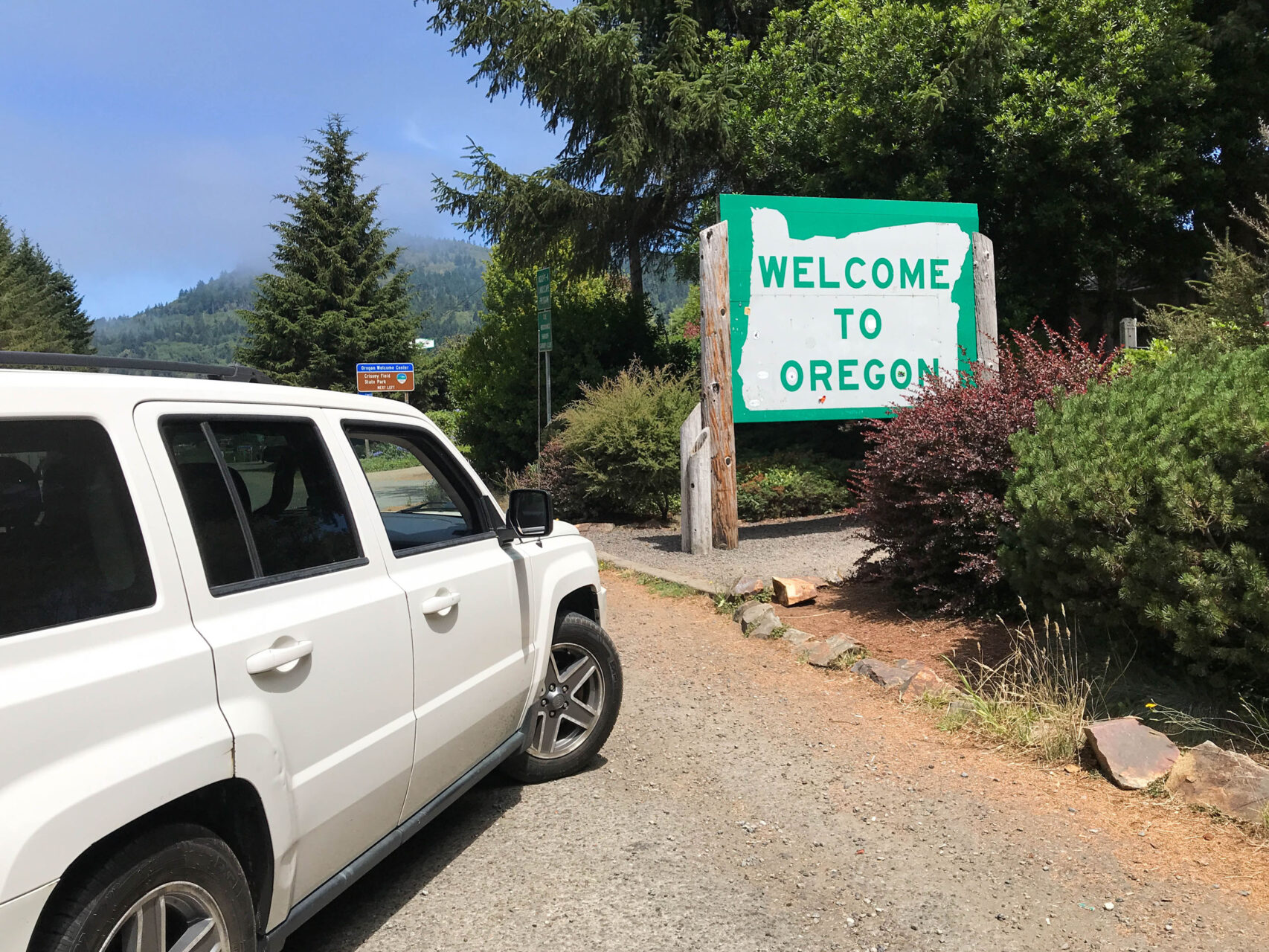 Welcome to Oregon sign along the PCH.
