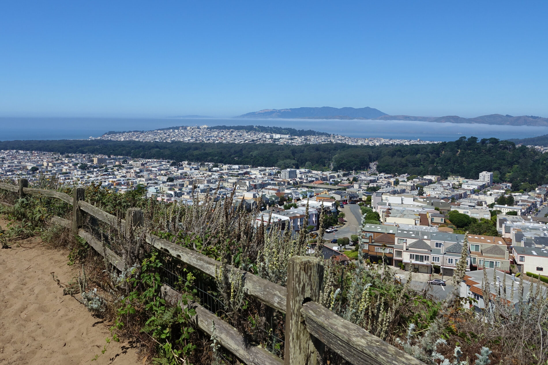 Grandview Park, atop one of the San Francisco Hills, has 360-degree views overlooking the city, bay, and ocean.