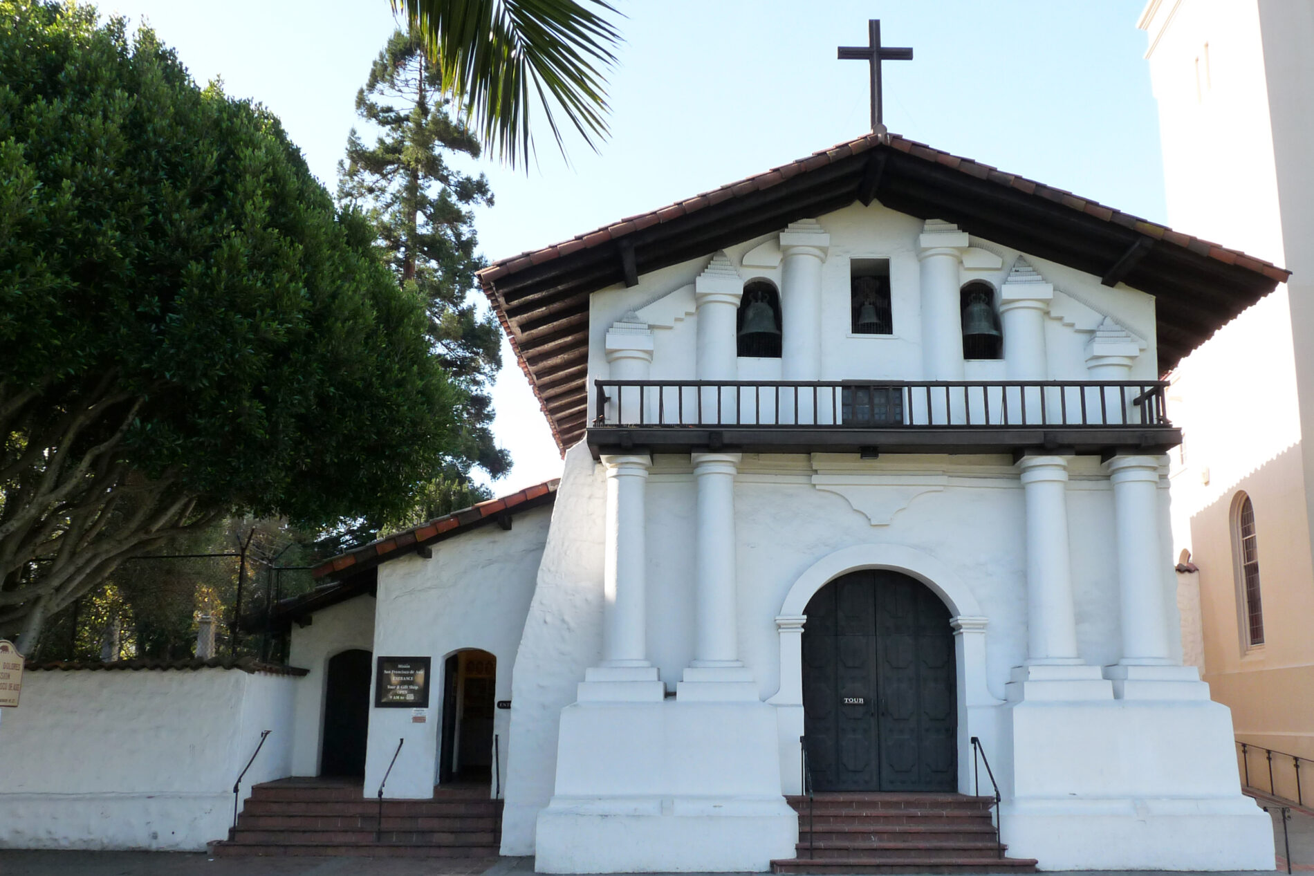 Mission Dolores, built in 1776, is the oldest surviving building in San Francisco.